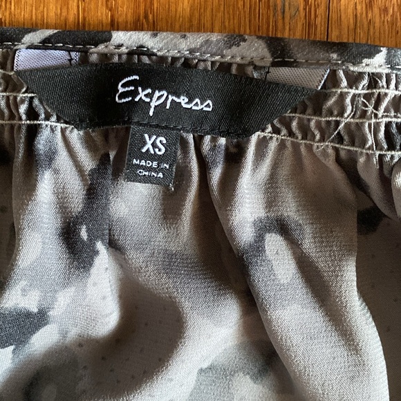 Express button down silky blouse - Picture 4 of 6